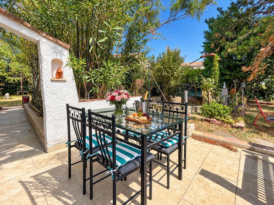 Maison authentique à Montolieu - Jardin & Garage Apartment in Occitanie