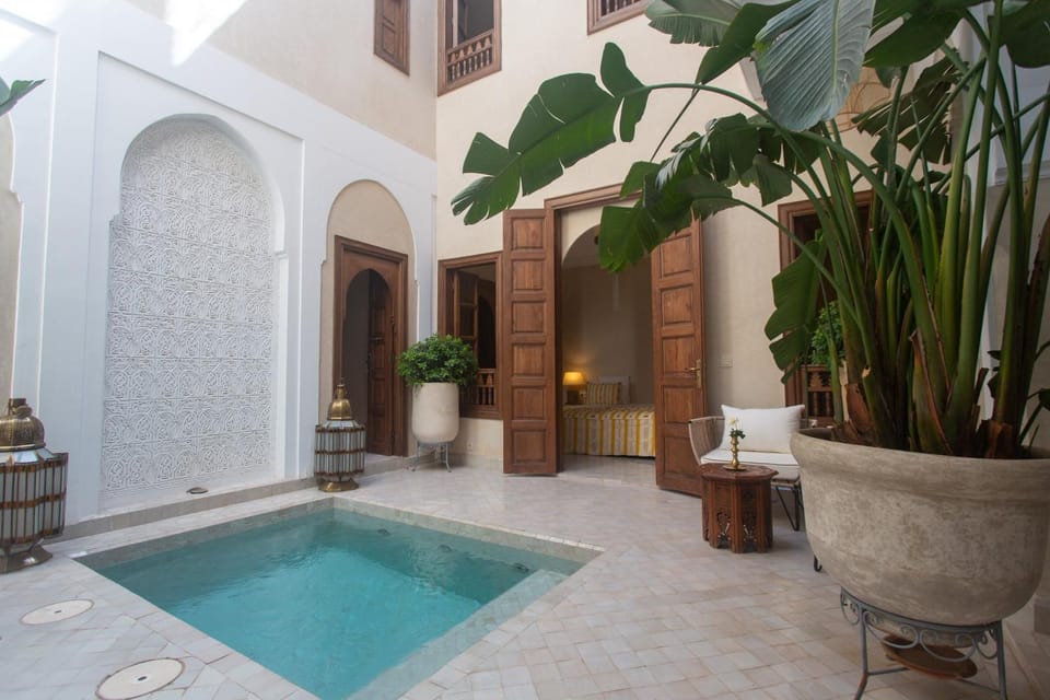 Patio, Day, Swimming pool