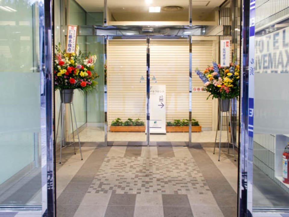 Facade/entrance