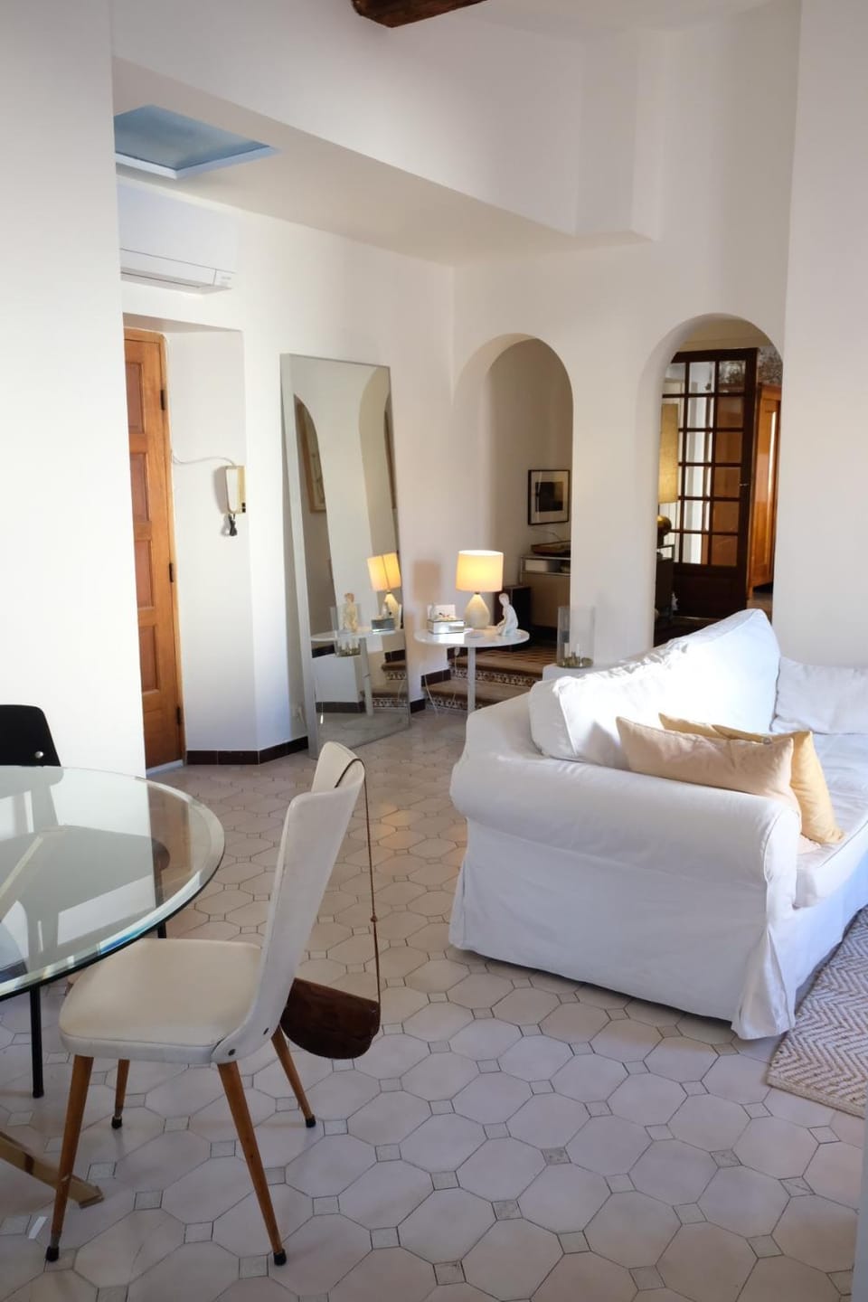 Photo of the whole room, Seating area, Dining area