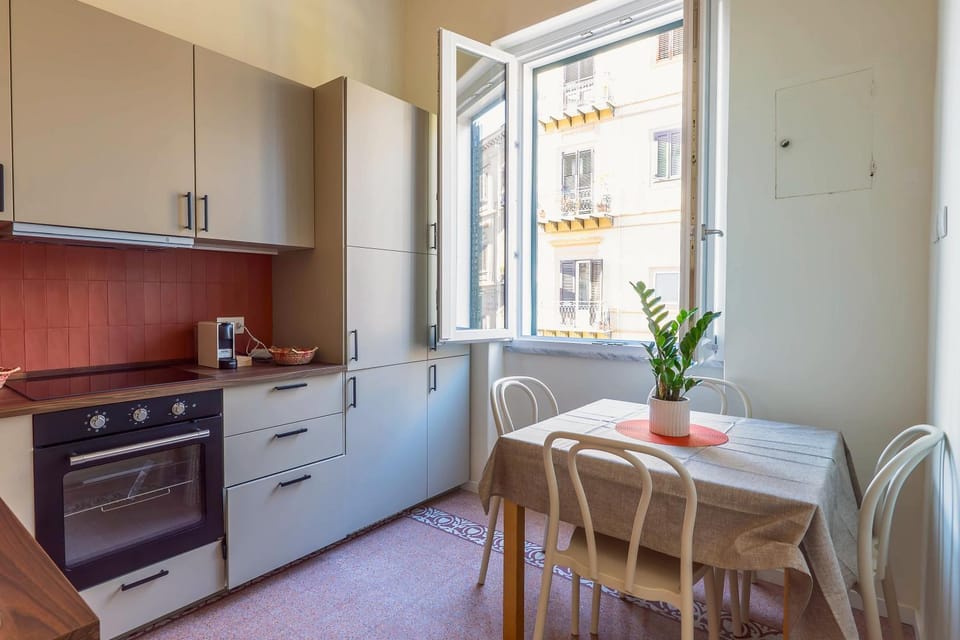 Kitchen or kitchenette, Dining area, oven, stove
