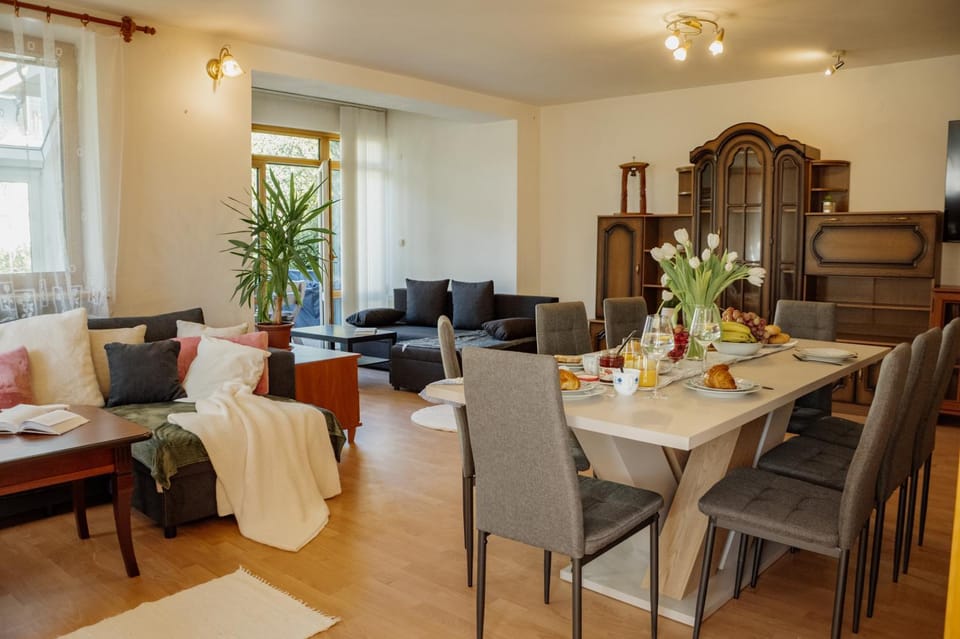 Living room, Dining area