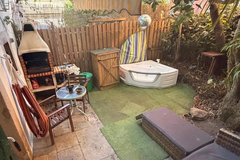 Patio, Day, Garden, Hot Tub