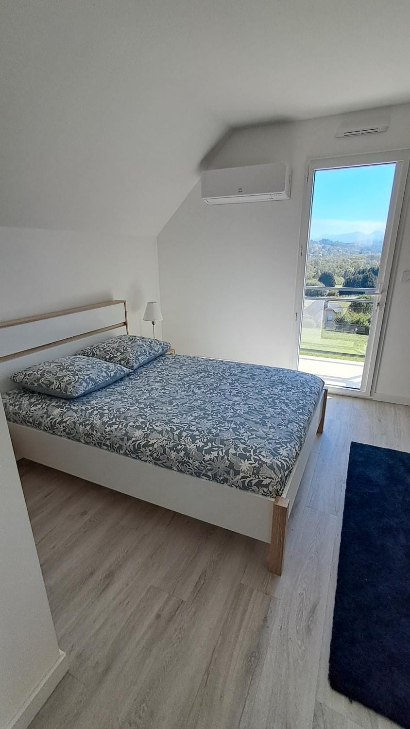 La P'tite maison du Pouey à Lourdes , Spa -Jacuzzi , Wifi , Parking , Draps fournis House in Lourdes