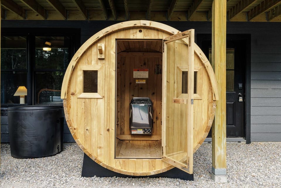 Close to Sunday River Hot Tub Sauna Cold Plunge House in Bethel