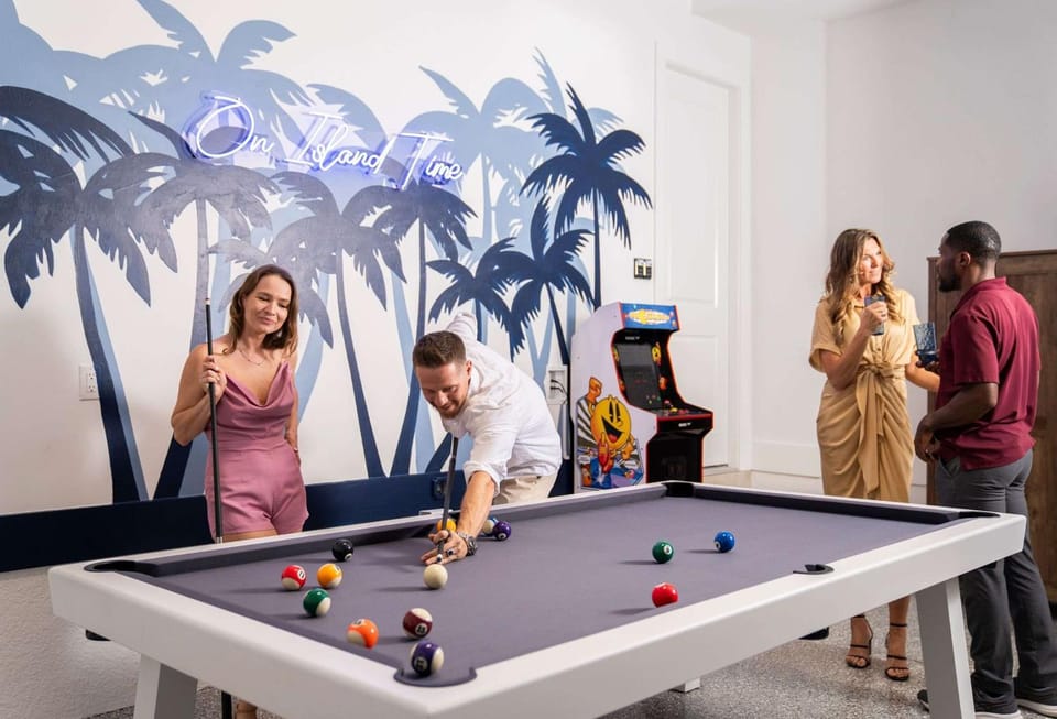 Luxury 5BR - Pool Game Room Mini Golf Fire Pit House in Marco Island