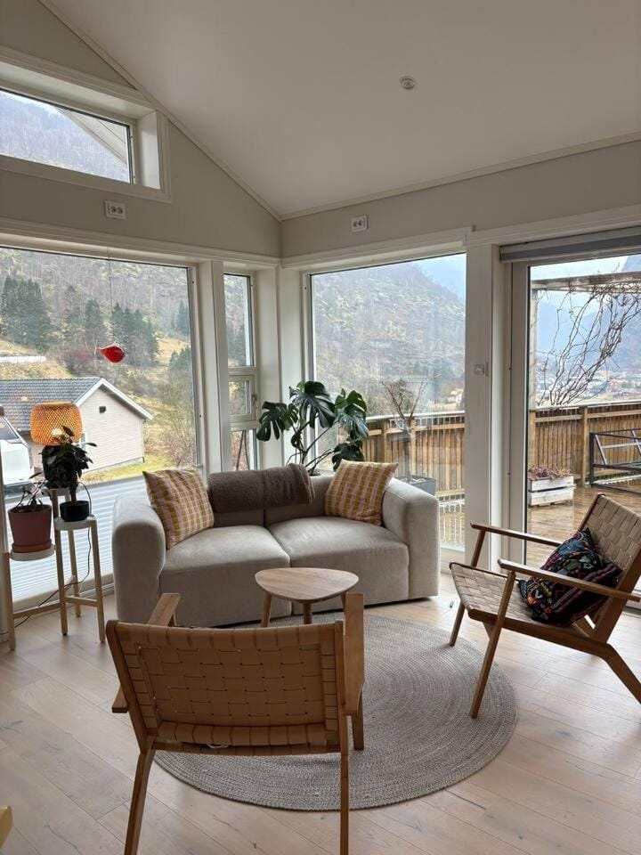 Entire house & spectacular views House in Flam