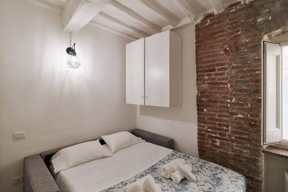 Bed, Photo of the whole room, towels, wardrobe