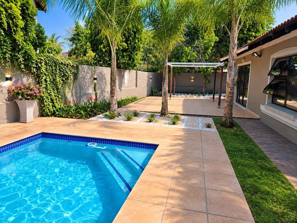 Garden, Swimming pool