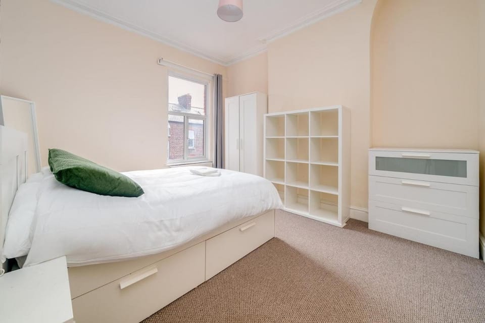 Tulip House 7-Bed - Parking - Near Sefton Park House in Liverpool