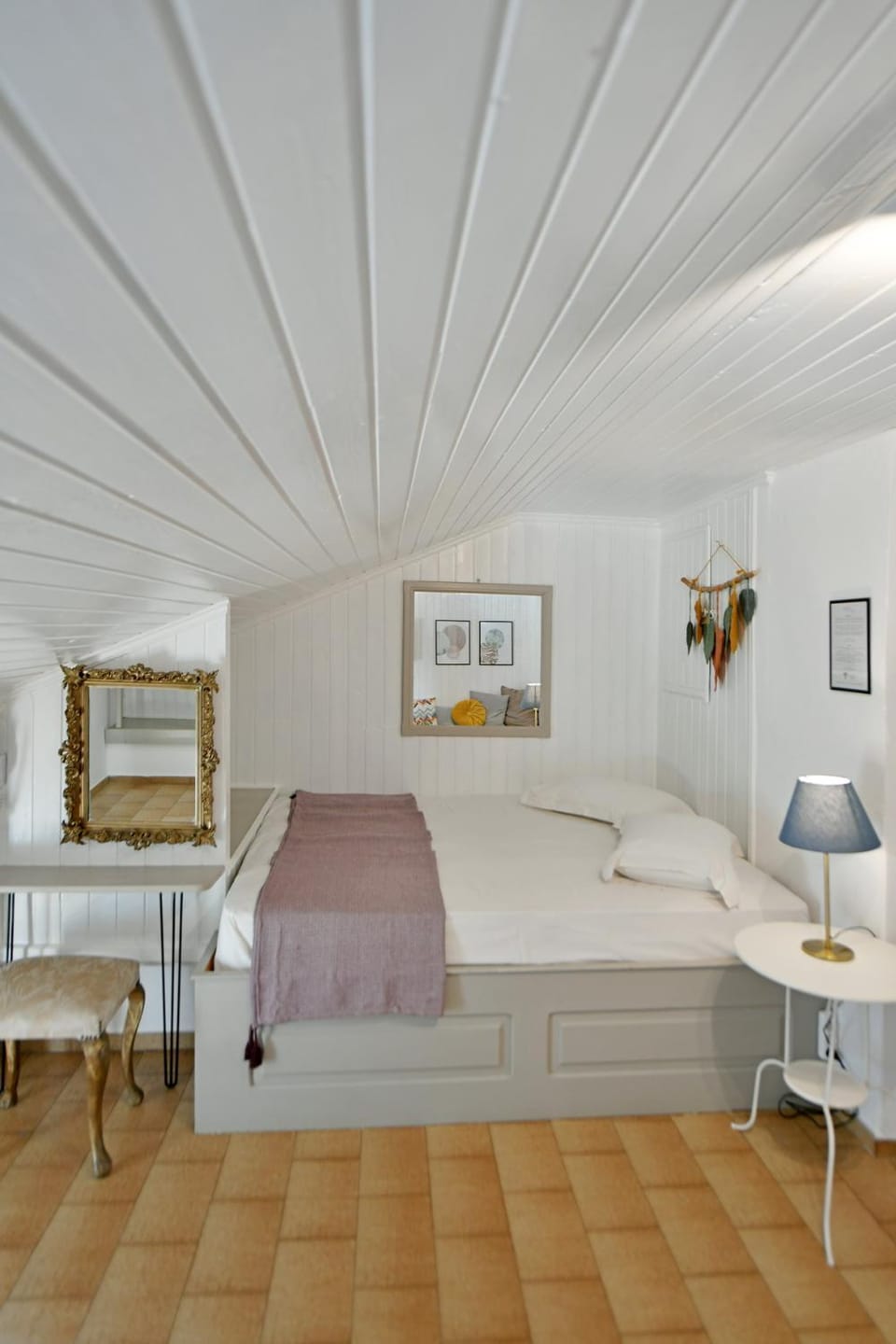 Athina Guesthouse Bed and Breakfast in Islands
