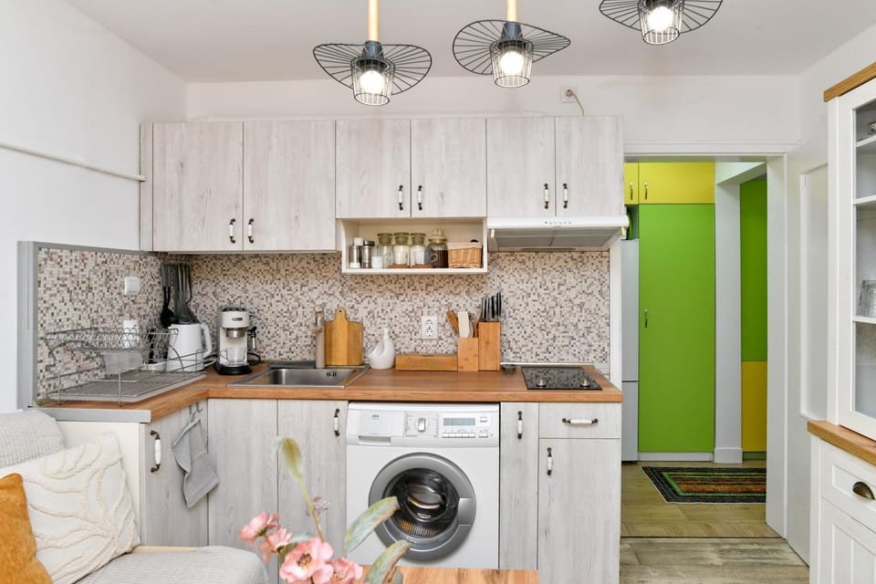 Kitchen or kitchenette, stove, washing machine