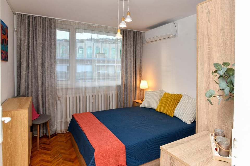 Bed, Photo of the whole room, Bedroom, air conditioner