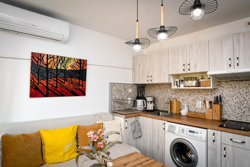 Kitchen or kitchenette, Living room, stove, air conditioner