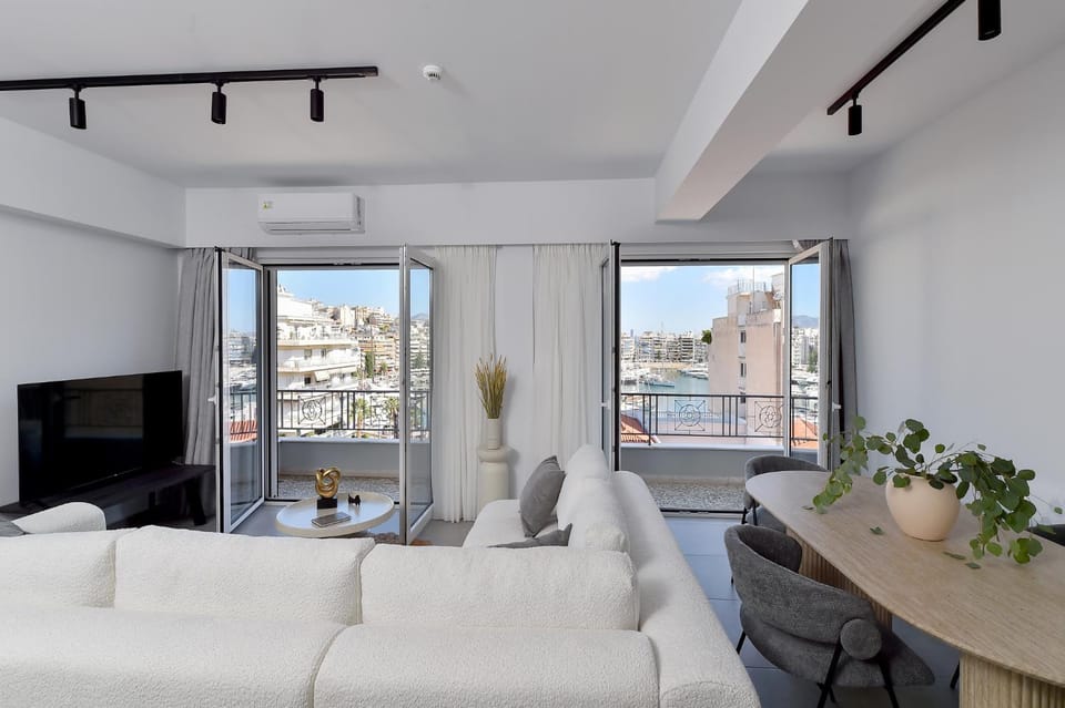PJ White Pearl Sea View Suite Apartment in Pireas