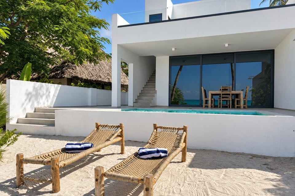 Property building, Swimming pool, sunbed