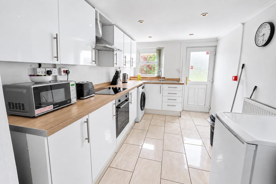 Spacious Swansea Home Near Beach and City Centre House in Swansea