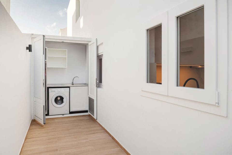 Off site, Balcony/Terrace, washing machine, dryer