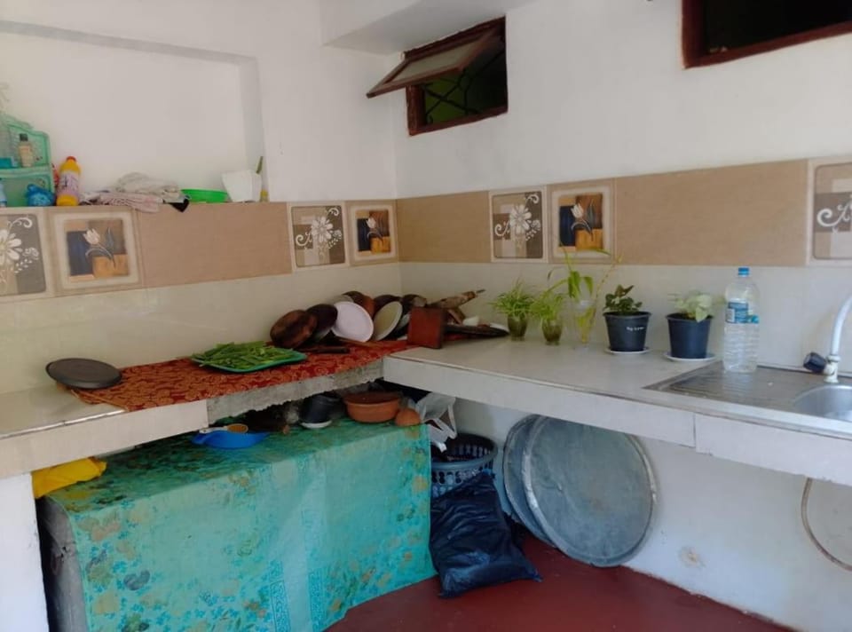 Kitchen or kitchenette, dryer