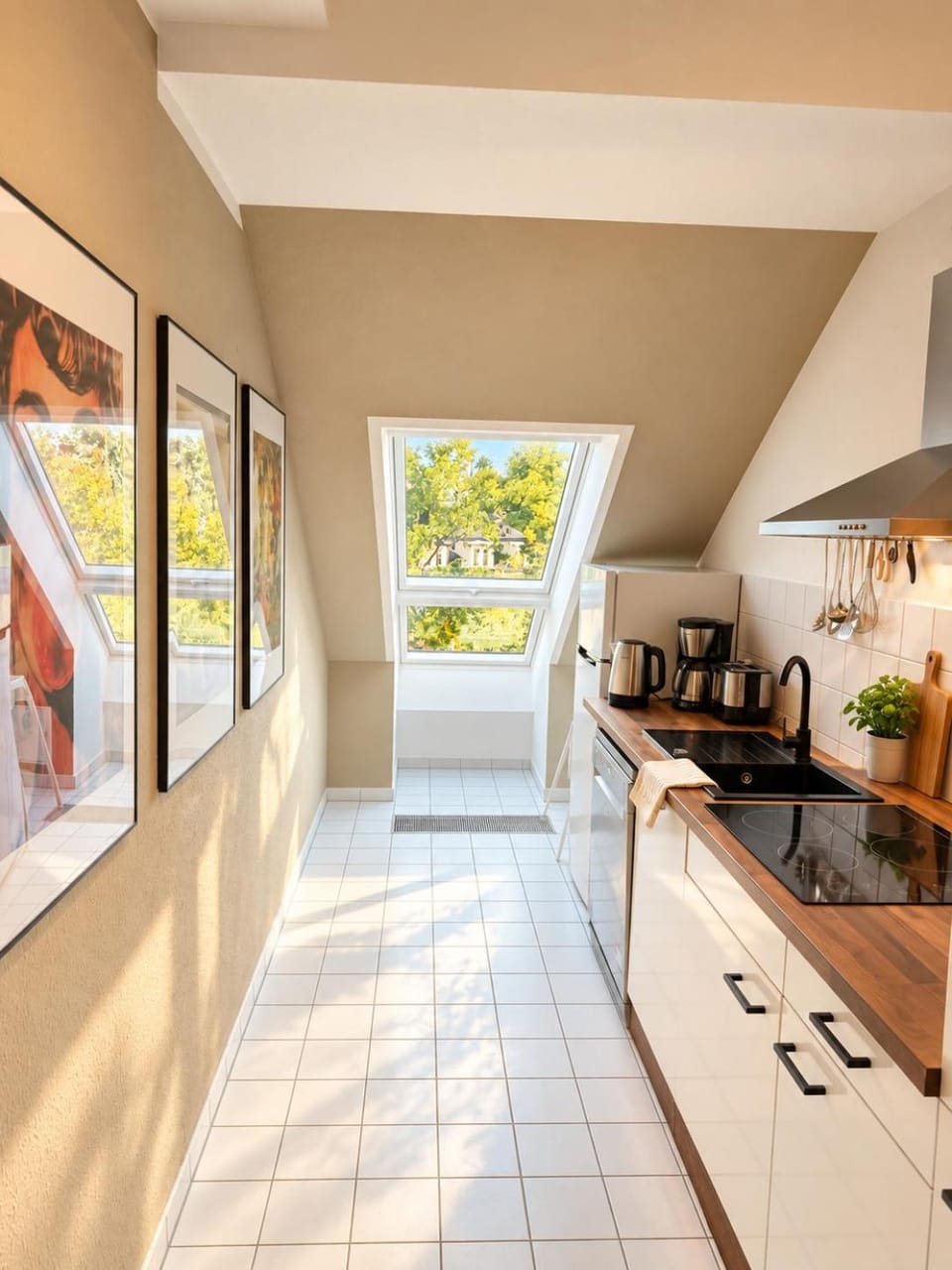 Coffee/tea facilities, Kitchen or kitchenette, minibar, stove