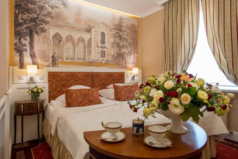 Bed, Bed, Decorative detail