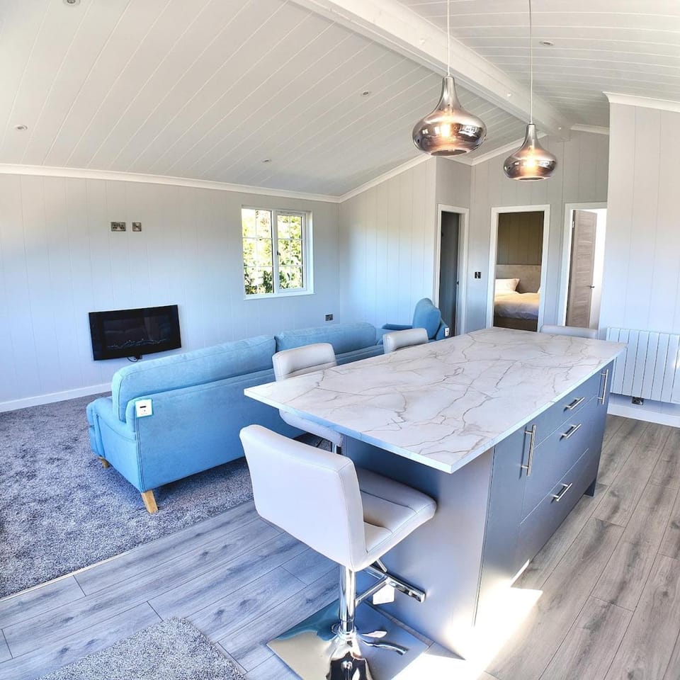 Brand New Luxury Cabin at heart of Snowdon Park Cabin in Trawsfynydd