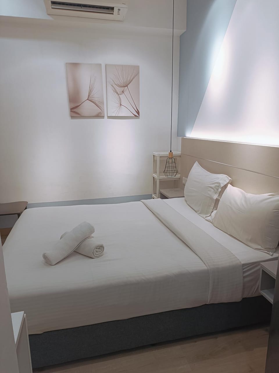 Bed, Photo of the whole room, Bedroom, towels, air conditioner