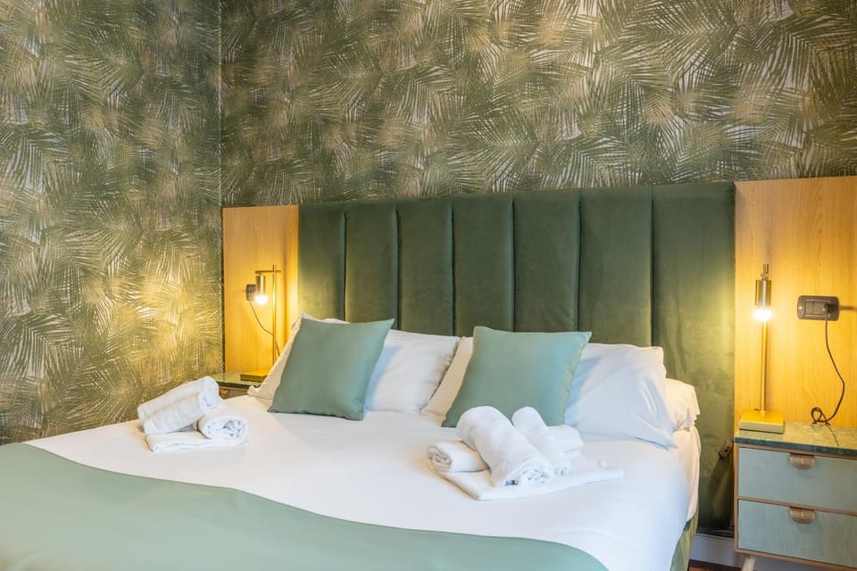 Bed, TV and multimedia, Coffee/tea facilities, Photo of the whole room, Bedroom, towels