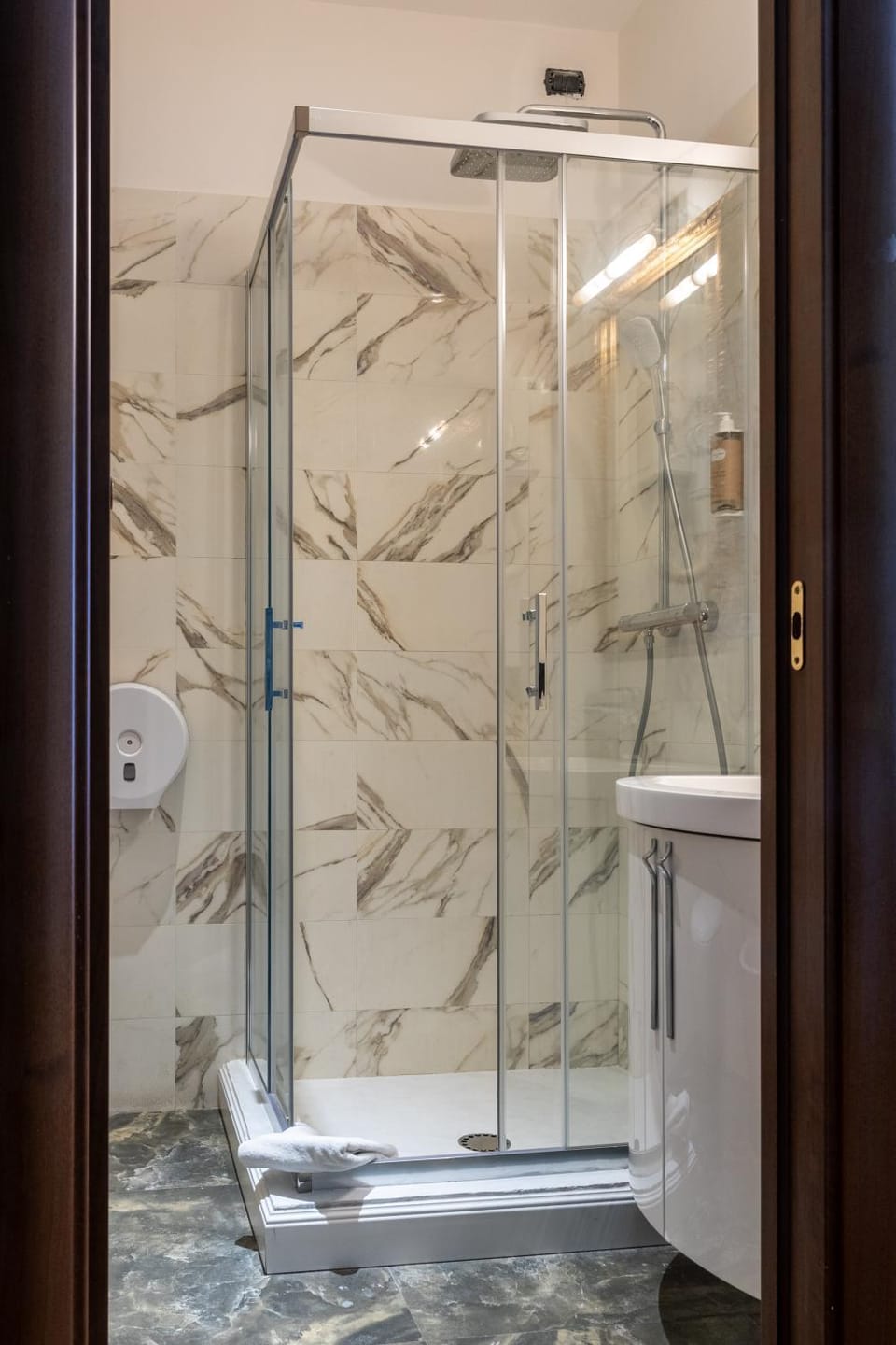Shower, Bathroom, hair dryier, towels