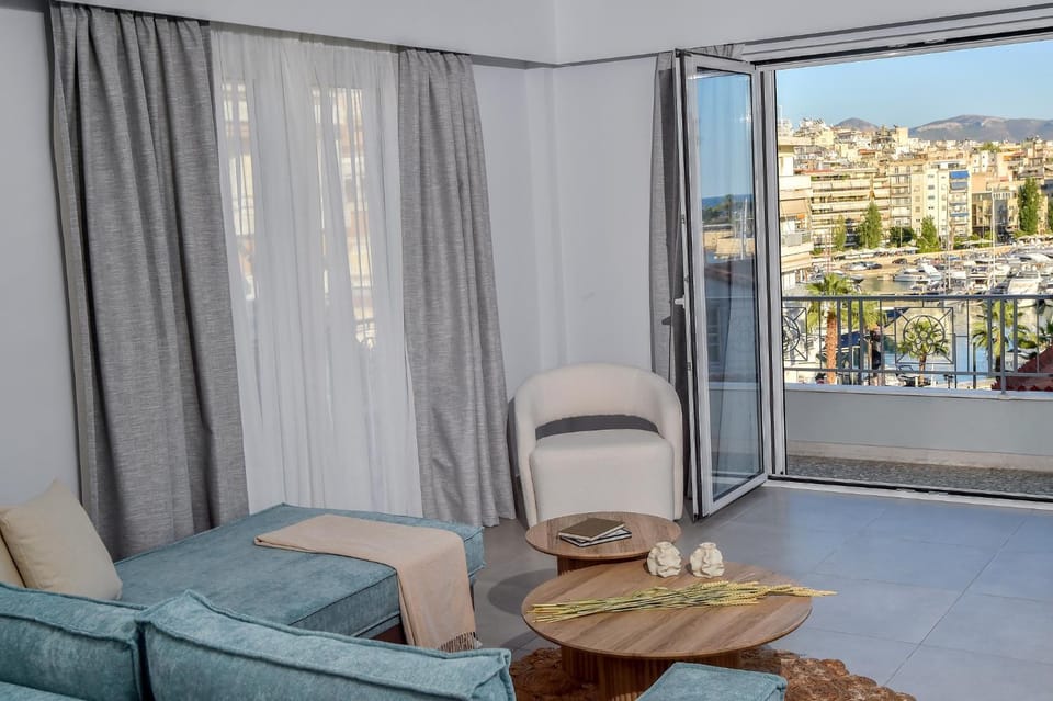 PJ Emerald Wave Premium Suite Apartment in Pireas