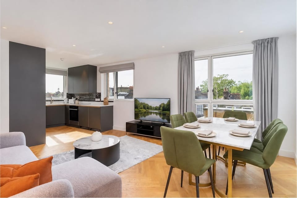 Kitchen or kitchenette, Living room, Seating area, Dining area
