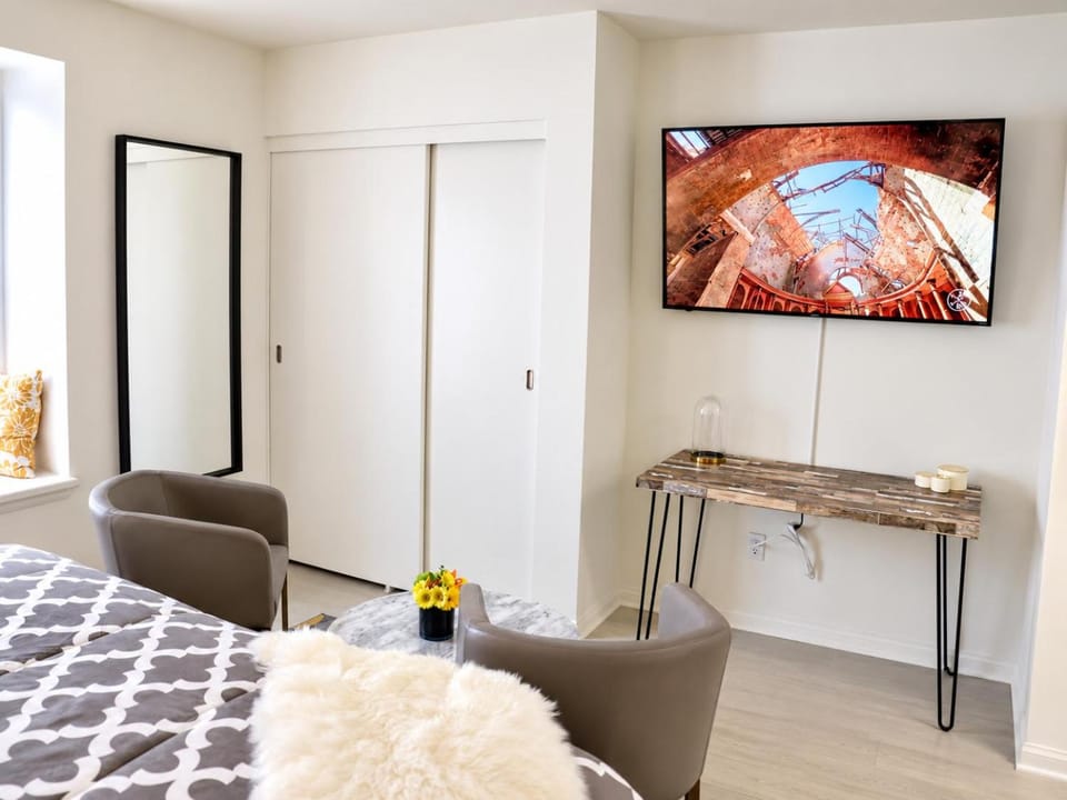 Promenade Studio With Free Parking! Apartment in Santa Monica