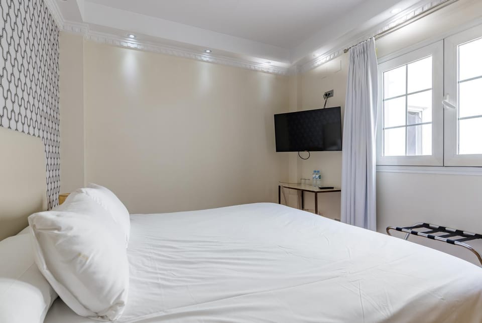 Bed, TV and multimedia