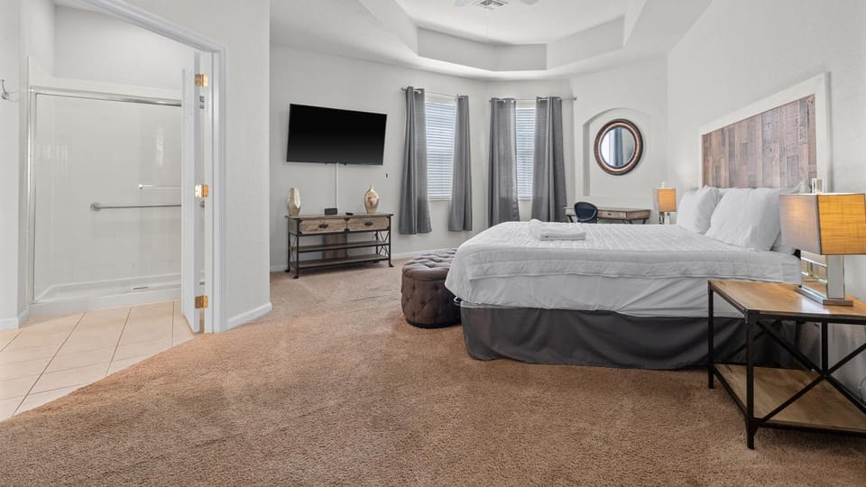4BR Trafalgar Village Home w Private Pool House in Poinciana
