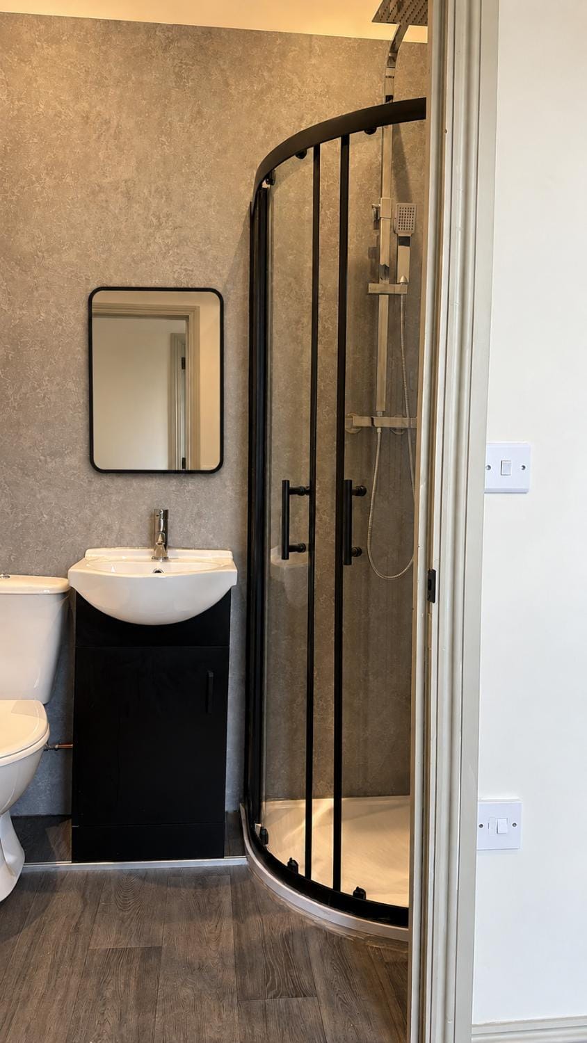 Shower, Toilet