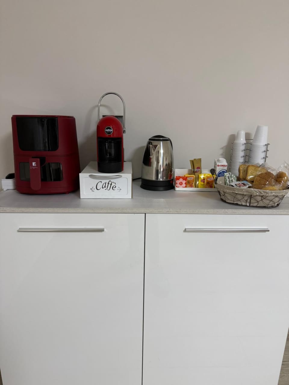 Coffee/tea facilities, Food and drinks, Food, Breakfast