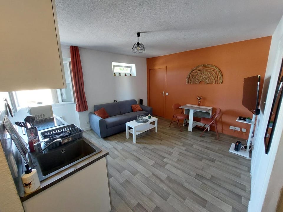 TV and multimedia, Kitchen or kitchenette, Living room, Dining area