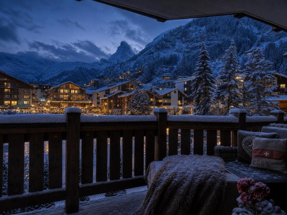 Night, View (from property/room), Balcony/Terrace, Mountain view