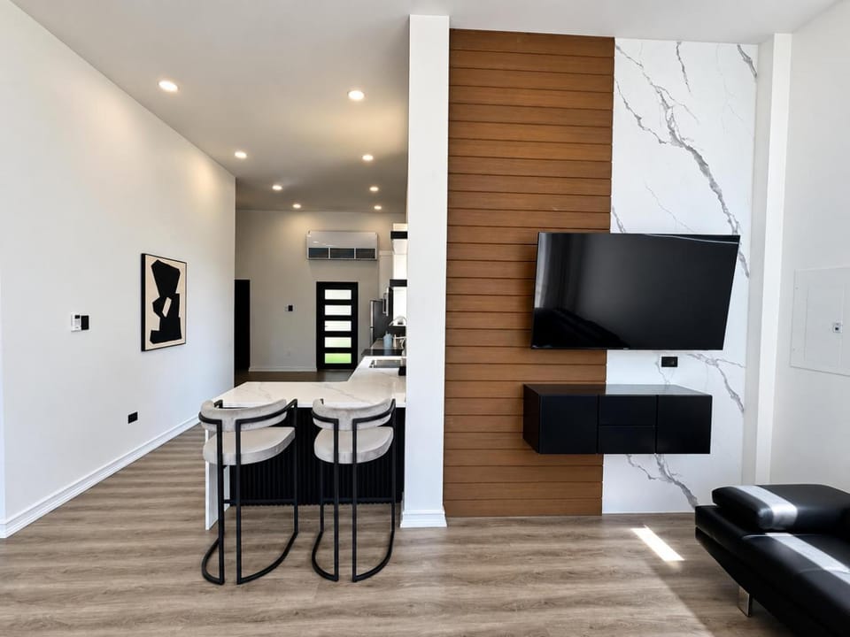 The Hive Luxury 2BR Townhouse Pool & Rooftop 103 Villa in Crown Point