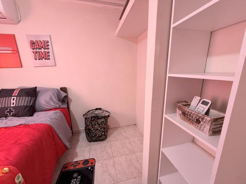 Cozy Modern Apartment AC Wi-Fi Metro 12 Oct Apartment in Panama City, Panama