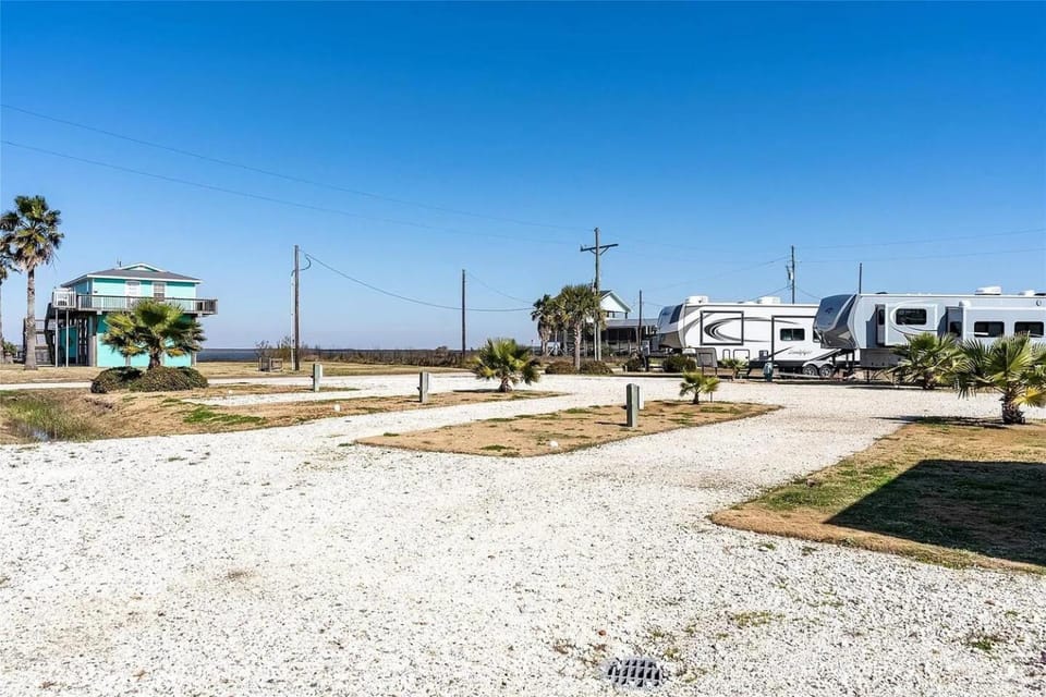 Neighbourhood, Natural landscape, On site, Parking