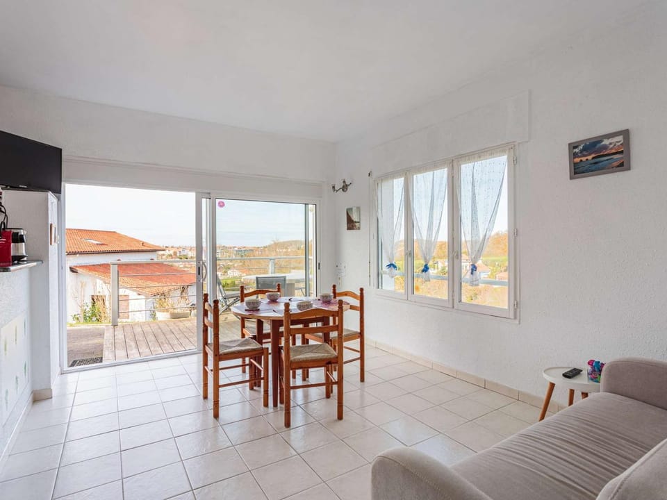 Appartement au calme entre mer et campagne Apartment in Hendaye