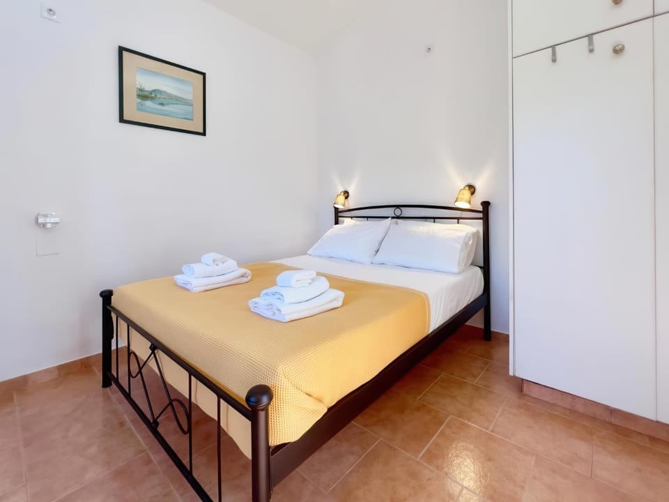 Bed, Photo of the whole room, Bedroom, towels, wardrobe