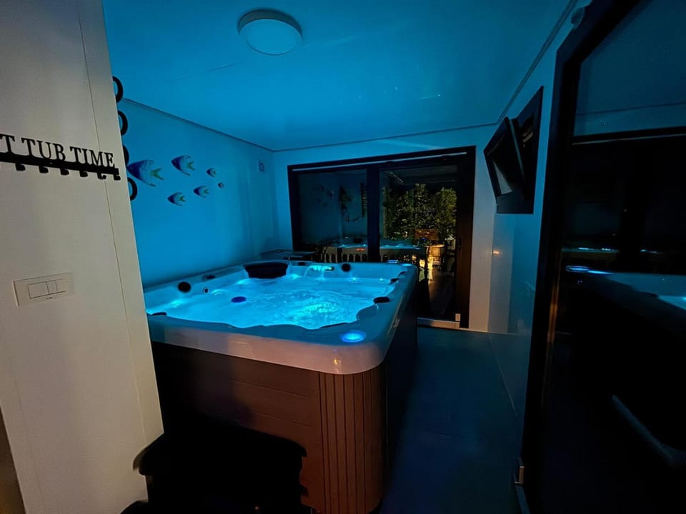 Hot Tub, Spa and wellness centre/facilities