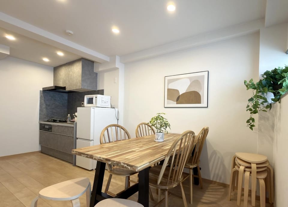 Kitchen or kitchenette, Dining area, stove