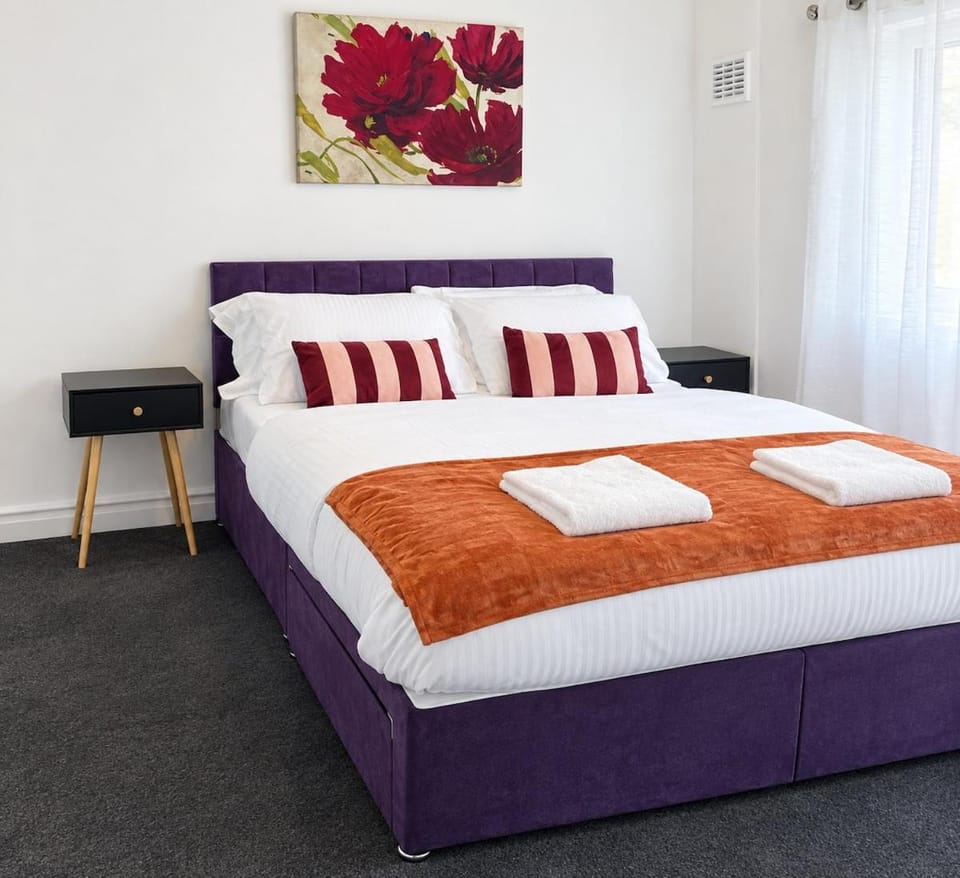 Bed, Photo of the whole room, Bedroom