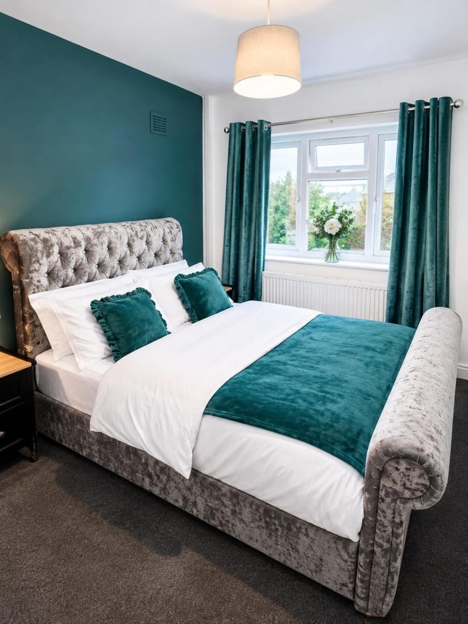 Bed, Photo of the whole room, Bedroom
