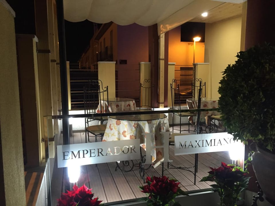 Lounge or bar, Logo/Certificate/Sign