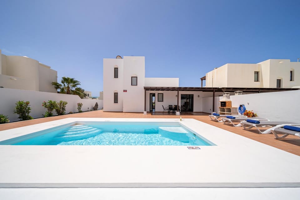Property building, Patio, Swimming pool, sunbed