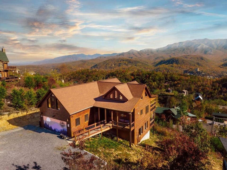 Property building, Facade/entrance, Natural landscape, View (from property/room), Mountain view